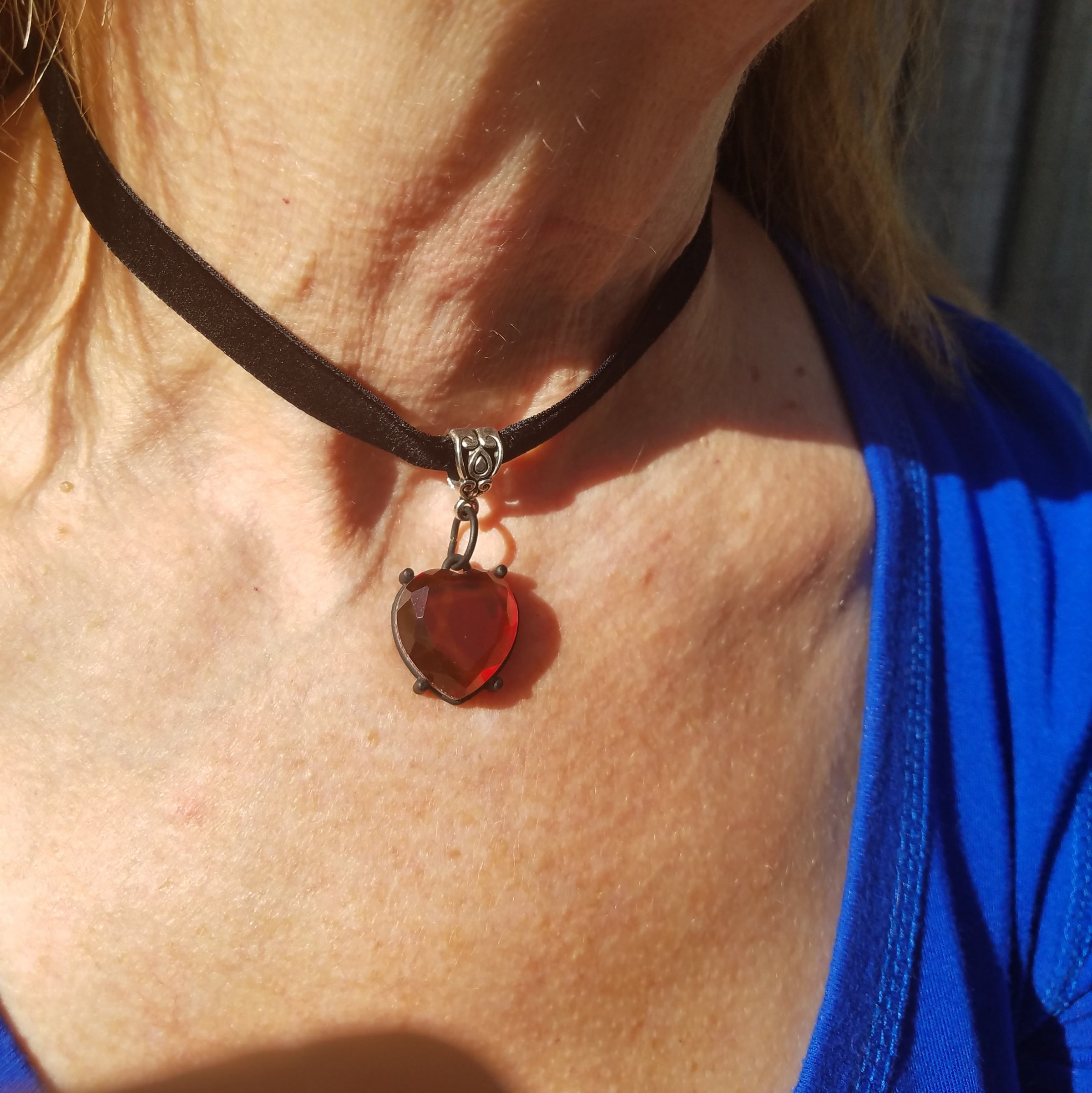 Red heart store choker